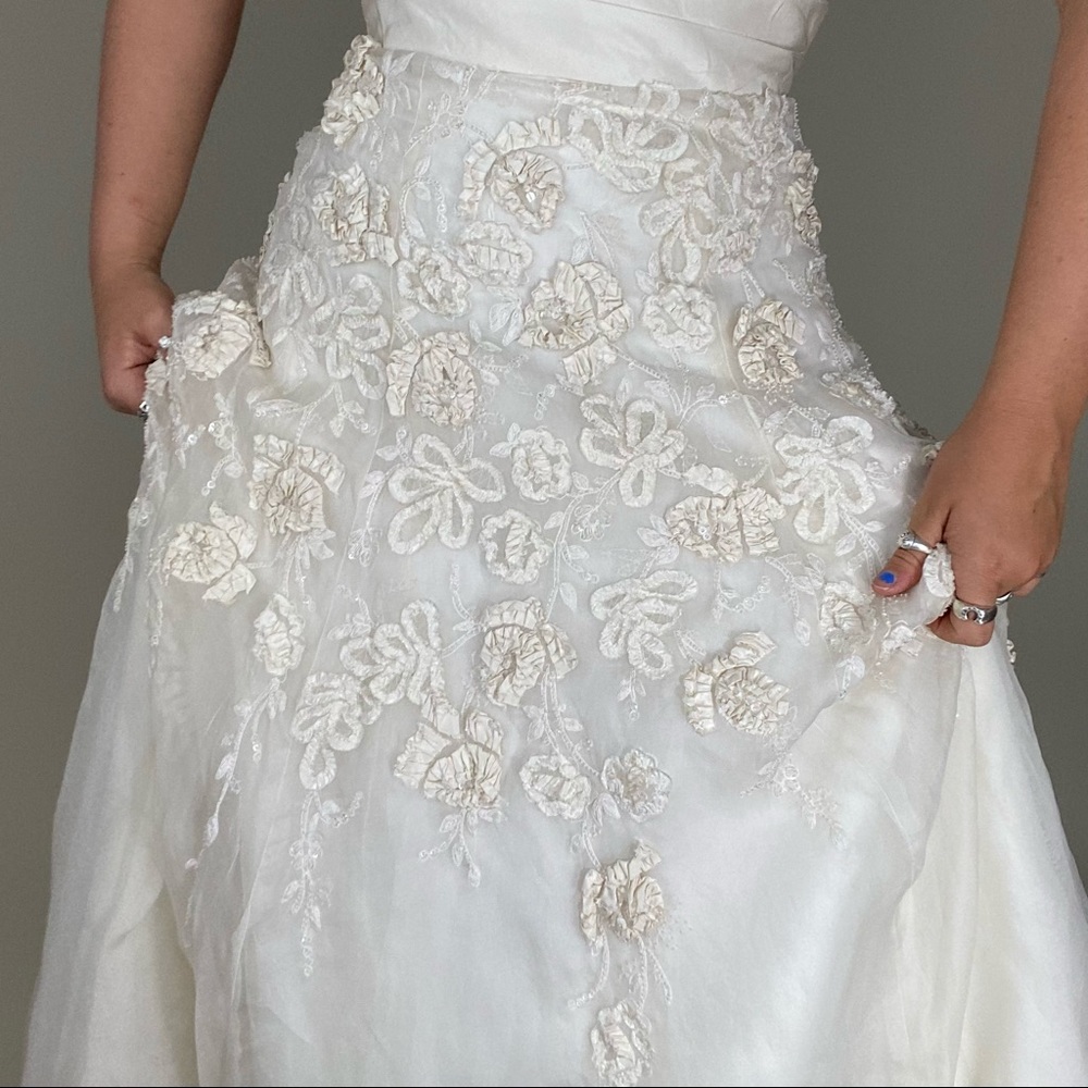 Watters Brides strapless wedding dress with train - Picture 10 of 16